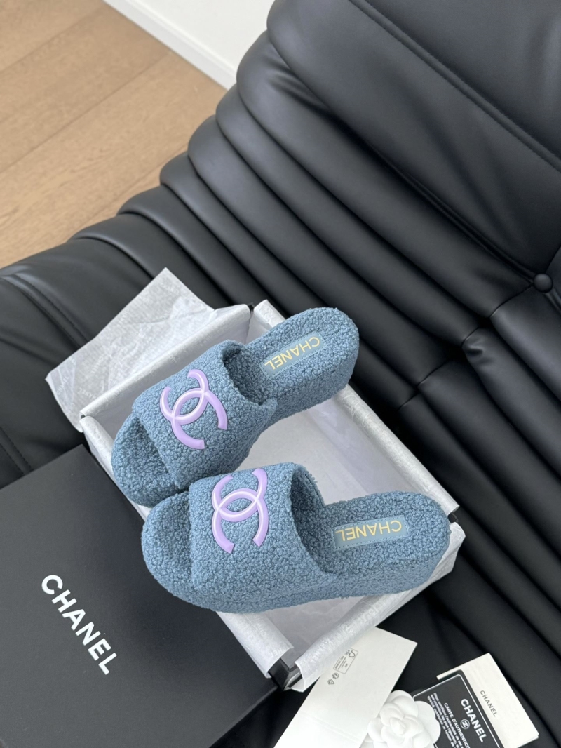 Ch**el slippers